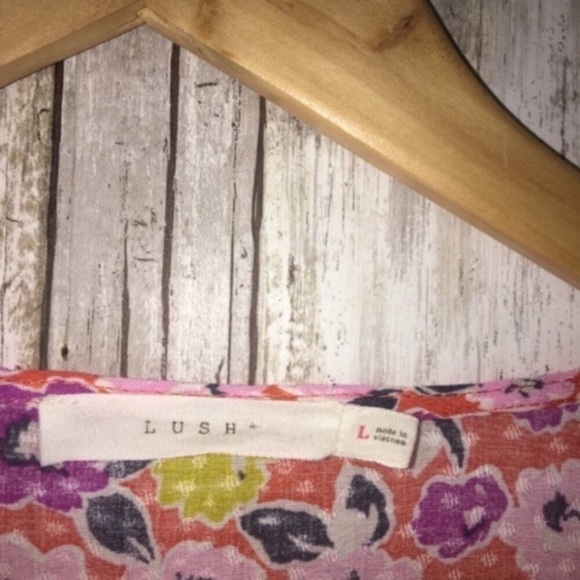 Lush Floral Blouse - Picture 4 of 4